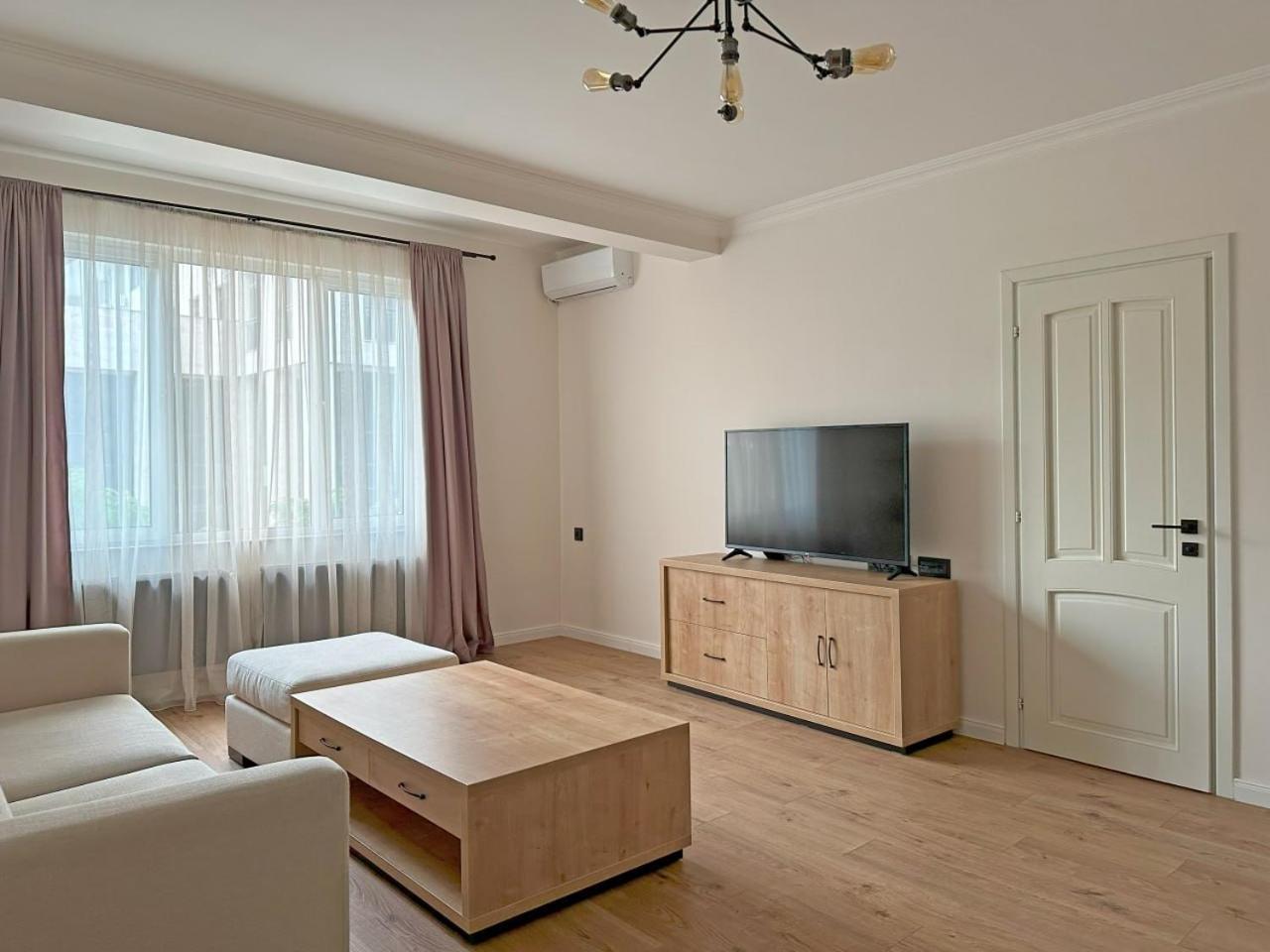 City Center Living In Yerevan Apartment ภายนอก รูปภาพ